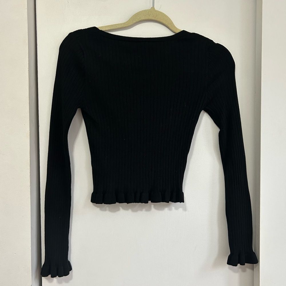 Divided H&M black long sleeve button shorty - Picture 4 of 4